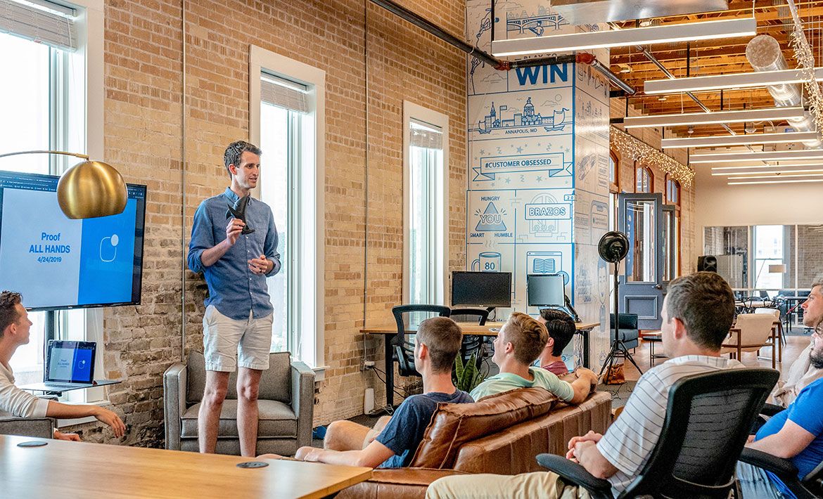 How to make a sales pitch [+most effective examples]