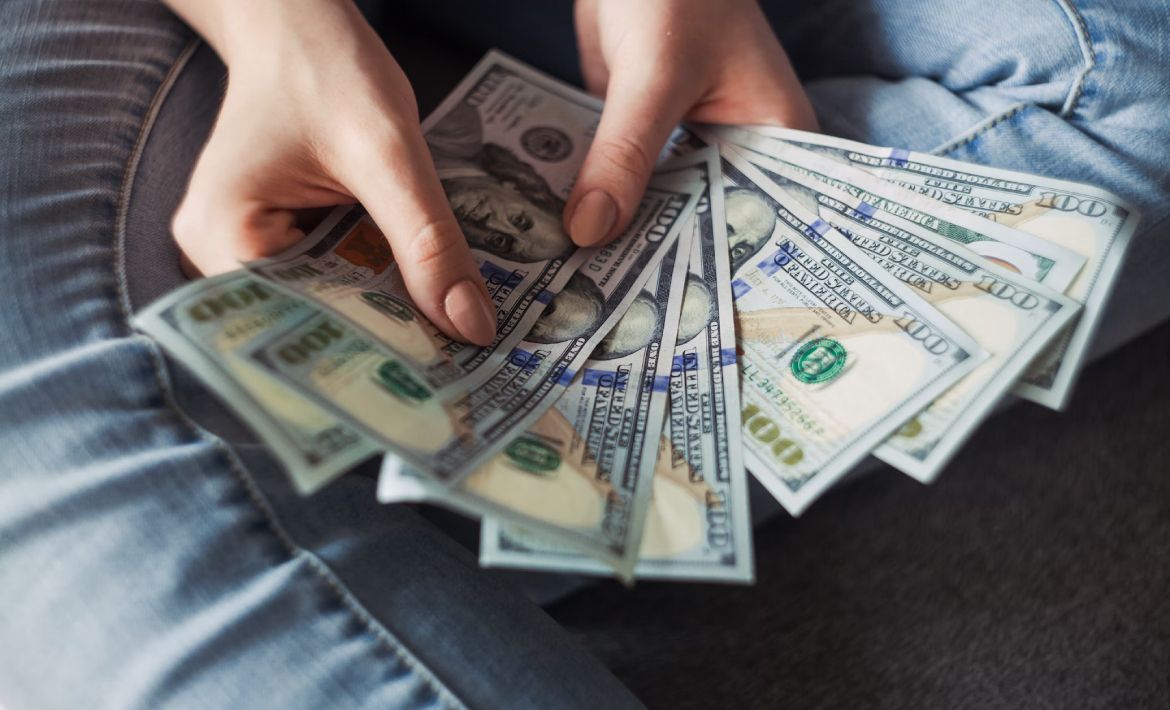 “The price is too high”: How to handle price sales objections [+27 examples of rebuttals]